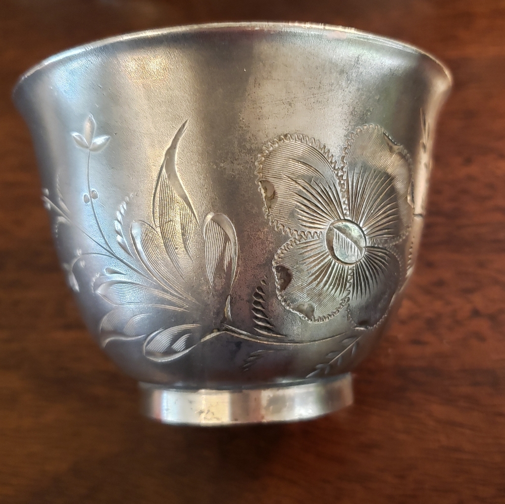 Vintage Floral Engraved 4 Piece Set - Picture 5 of 16